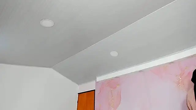 milk candy18 online show from October 3, 2025, 12:17 pm