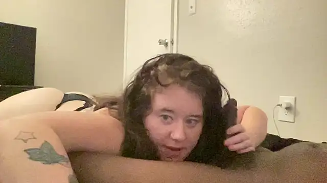 Electraaxoxo online show from April 15, 2026, 5:39 pm