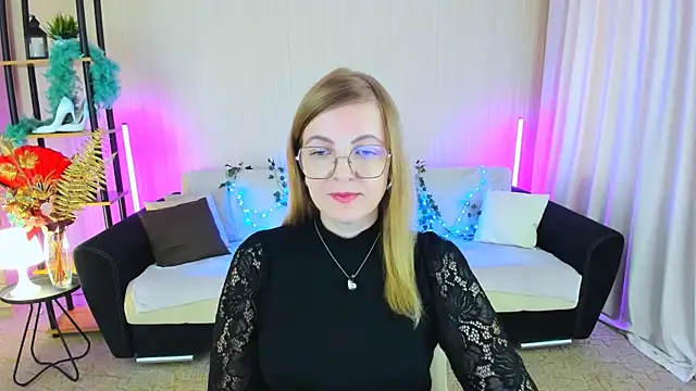 Snapshot of YourUniverser chatting on September 13, 2025, 9:42 am YourUniverser online show from September 13, 2025, 9:42 am