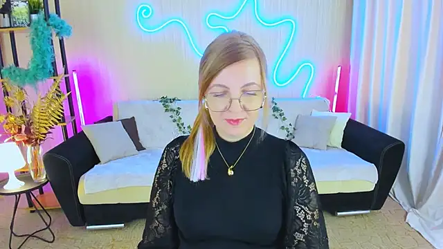 Snapshot of YourUniverser chatting on October 4, 2025, 9:44 am YourUniverser online show from October 4, 2025, 9:44 am