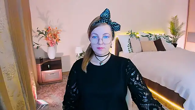 Snapshot of YourUniverser chatting on September 30, 2025, 9:37 am YourUniverser online show from September 30, 2025, 9:37 am