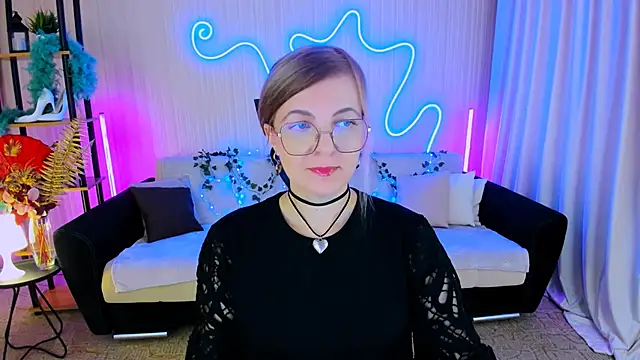 Snapshot of YourUniverser chatting on September 17, 2025, 4:14 am YourUniverser online show from September 17, 2025, 4:14 am