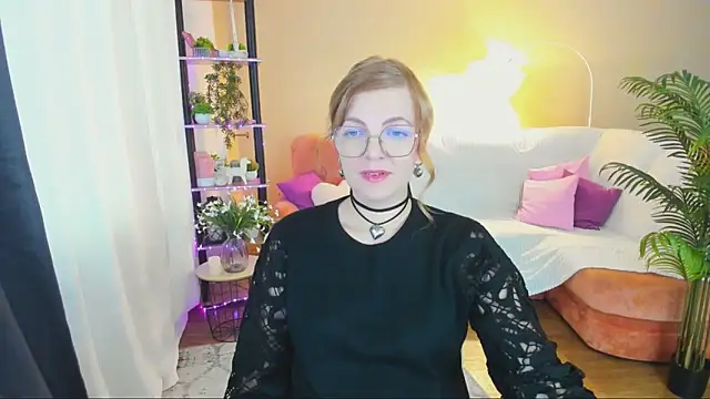 Snapshot of YourUniverser chatting on September 20, 2025, 10:09 am YourUniverser online show from September 20, 2025, 10:09 am