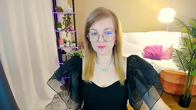 Snapshot of YourUniverser chatting on October 20, 2025, 4:14 am YourUniverser online show from October 20, 2025, 4:14 am