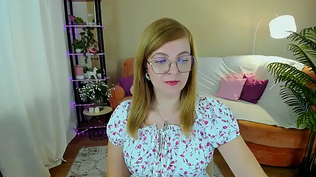 Snapshot of YourUniverser chatting on September 9, 2025, 10:25 am YourUniverser online show from September 9, 2025, 10:25 am