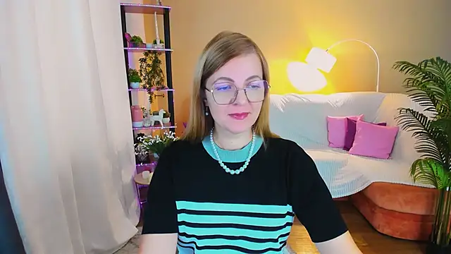 Snapshot of YourUniverser chatting on September 23, 2025, 4:19 am YourUniverser online show from September 23, 2025, 4:19 am