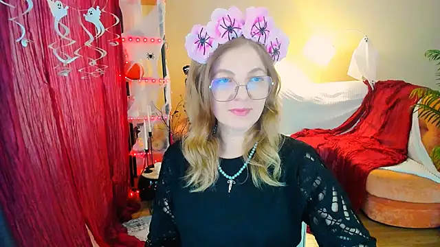 Snapshot of YourUniverser chatting on October 27, 2025, 10:38 am YourUniverser online show from October 27, 2025, 10:38 am