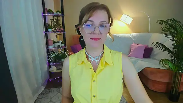 Snapshot of YourUniverser chatting on September 18, 2025, 4:15 am YourUniverser online show from September 18, 2025, 4:15 am