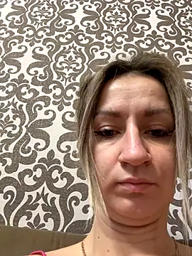 Snapshot of EvvaMur chatting on October 14, 2025, 1:17 am EvvaMur online show from October 14, 2025, 1:17 am