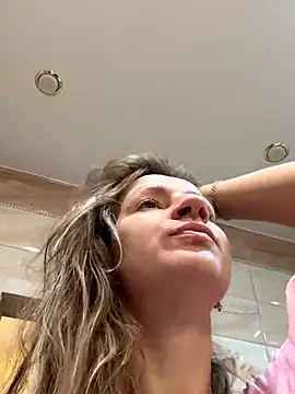 Snapshot of EvvaMur chatting on October 17, 2025, 12:47 am EvvaMur online show from October 17, 2025, 12:47 am