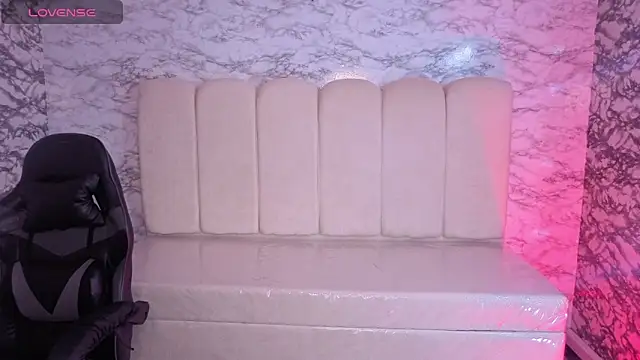 Snapshot of Luna_Star_v chatting on October 14, 2025, 4:02 am Luna Star v online show from October 14, 2025, 4:02 am