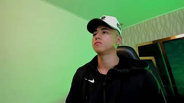 Snapshot of Draven_Marceaux chatting on October 28, 2025, 11:20 am Draven Marceaux online show from October 28, 2025, 11:20 am