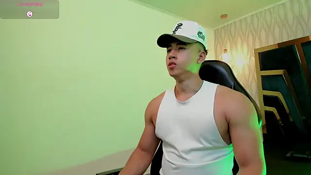 Snapshot of Draven_Marceaux chatting on October 3, 2025, 11:45 am Draven Marceaux online show from October 3, 2025, 11:45 am