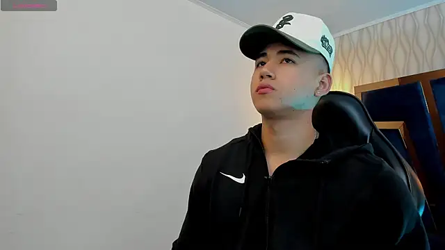 Snapshot of Draven_Marceaux chatting on October 15, 2025, 11:18 am Draven Marceaux online show from October 15, 2025, 11:18 am