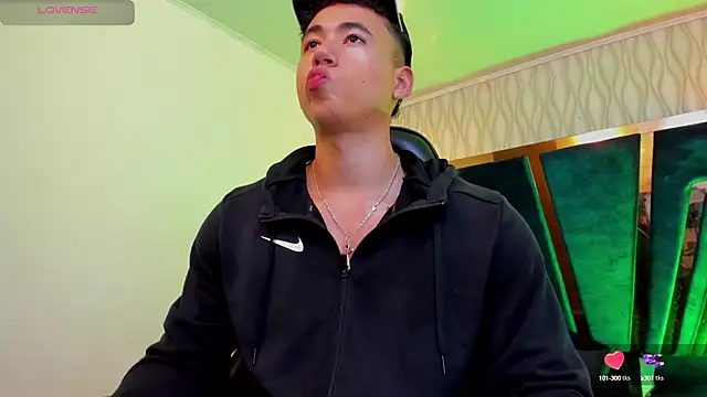 Snapshot of Draven_Marceaux chatting on September 21, 2025, 1:49 pm Draven Marceaux online show from September 21, 2025, 1:49 pm