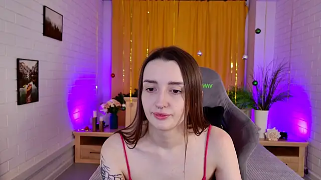 AliceLids online show from December 14, 2025, 1:28 pm