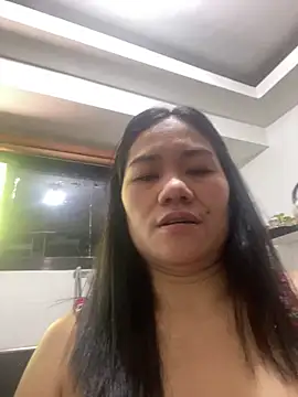 wildpussycat69 online show from April 13, 2026, 3:43 am