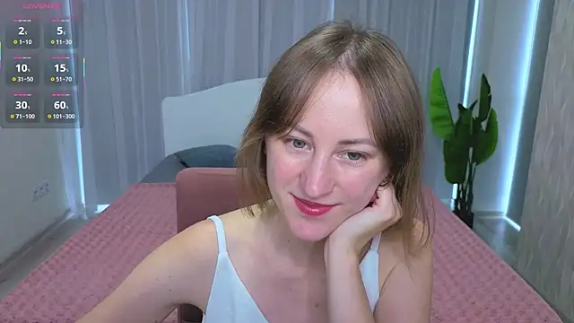 LuluChiiii online show from October 4, 2025, 9:44 am