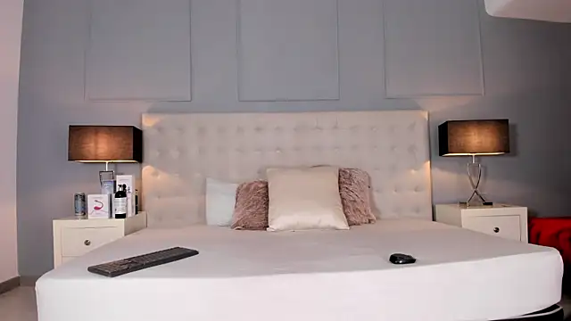 Snapshot of KellyRooss chatting on September 20, 2025, 12:10 pm KellyRooss online show from September 20, 2025, 12:10 pm