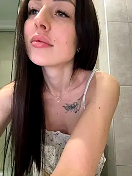 SakuraSara online show from November 12, 2025, 5:44 am