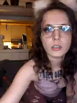 marijacucu online show from April 18, 2026, 9:15 pm