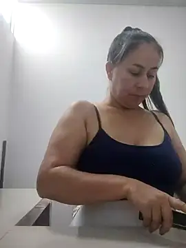 Nala1986 online show from October 16, 2025, 2:36 pm