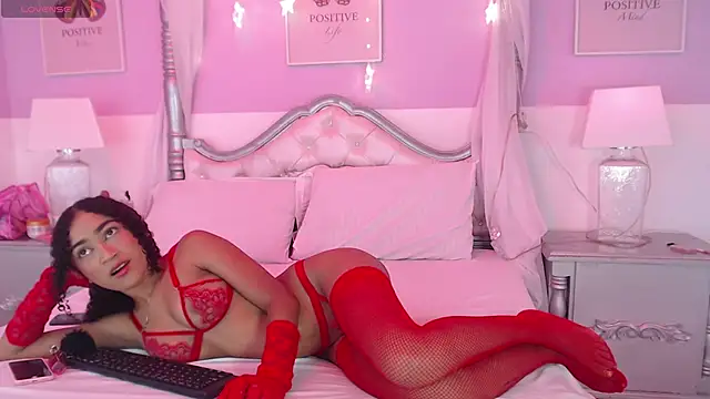 PetiteLuxury online show from October 5, 2025, 12:07 pm