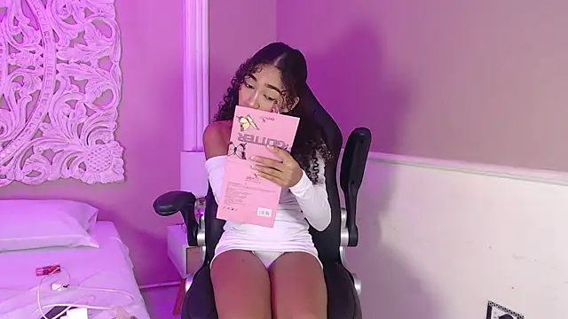 PetiteLuxury online show from October 7, 2025, 11:44 am