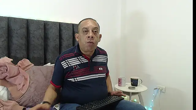 GabrielandAbigail online show from November 7, 2025, 12:42 pm