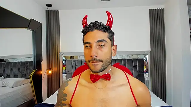 Snapshot of MARC_THOMPSON_ chatting on November 1, 2025, 12:50 am MARC THOMPSON online show from November 1, 2025, 12:50 am