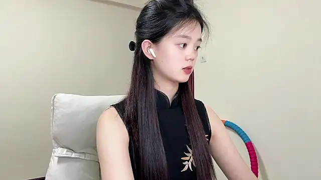 Nicole-13 online show from May 17, 2026, 1:00 pm