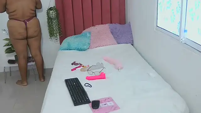 Snapshot of Daniiela_lan chatting on October 24, 2025, 8:19 pm Daniiela lan online show from October 24, 2025, 8:19 pm