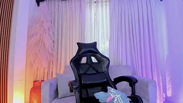 Snapshot of JulienSaint chatting on September 22, 2025, 12:00 pm JulienSaint online show from September 22, 2025, 12:00 pm