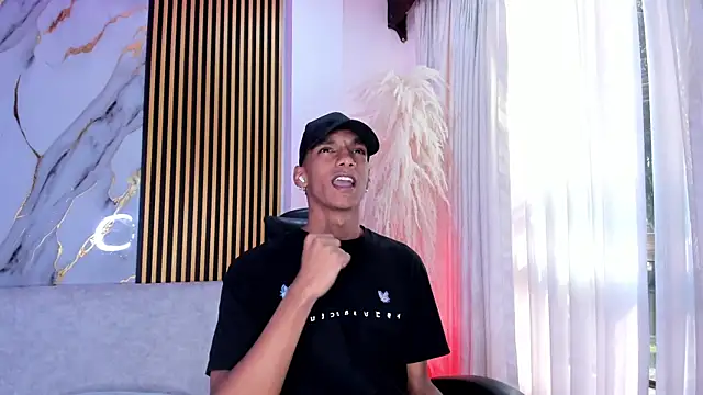 JulienSaint online show from November 17, 2025, 12:09 pm