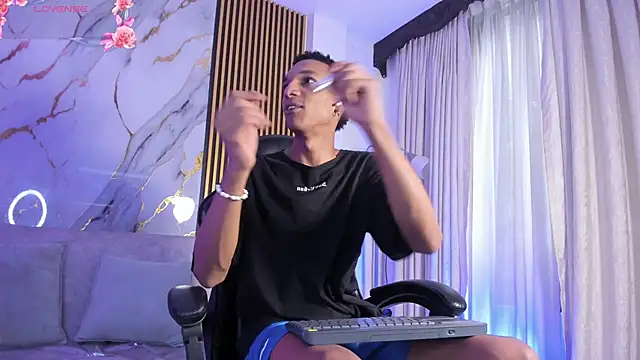 JulienSaint online show from December 22, 2025, 11:54 am