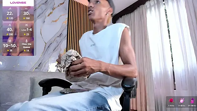 Snapshot of JulienSaint chatting on October 17, 2025, 12:51 pm JulienSaint online show from October 17, 2025, 12:51 pm