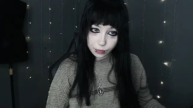  LUCY LAVE online show from April 14, 2026, 9:53 pm