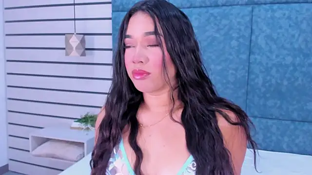 Snapshot of EmilyZahar chatting on September 18, 2025, 11:35 am EmilyZahar online show from September 18, 2025, 11:35 am