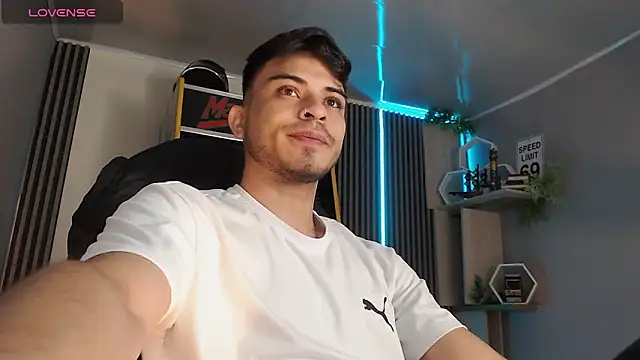 Snapshot of Bastian_MCcormick chatting on October 8, 2025, 12:07 pm Bastian MCcormick online show from October 8, 2025, 12:07 pm