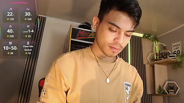 Snapshot of Bastian_MCcormick chatting on October 1, 2025, 12:53 pm Bastian MCcormick online show from October 1, 2025, 12:53 pm