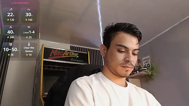 Snapshot of Bastian_MCcormick chatting on September 15, 2025, 1:00 pm Bastian MCcormick online show from September 15, 2025, 1:00 pm