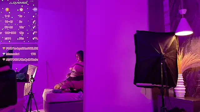 Snapshot of SamanthaaReed chatting on September 19, 2025, 3:32 am SamanthaaReed online show from September 19, 2025, 3:32 am