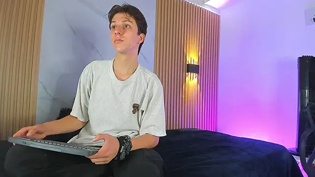 Snapshot of IM_DAREN chatting on November 4, 2025, 11:36 am IM DAREN online show from November 4, 2025, 11:36 am