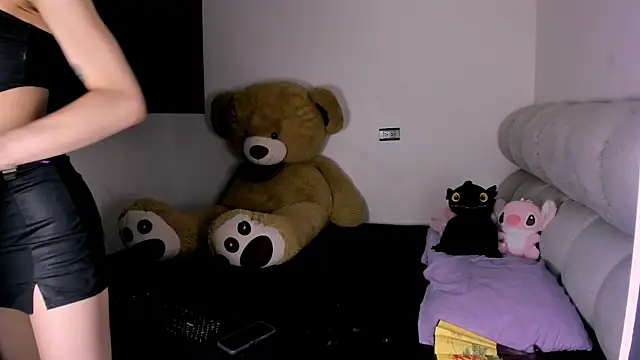 fhalon foxxxys  online show from July 1, 2026, 10:10 pm