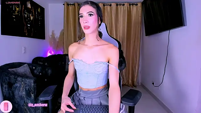 fhalon foxxxys  online show from October 5, 2025, 9:55 am