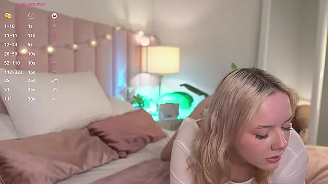 Snapshot of MissBunnyDoll chatting on October 1, 2025, 5:50 pm MissBunnyDoll online show from October 1, 2025, 5:50 pm