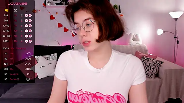 BellaCaress online show from November 28, 2025, 2:23 am