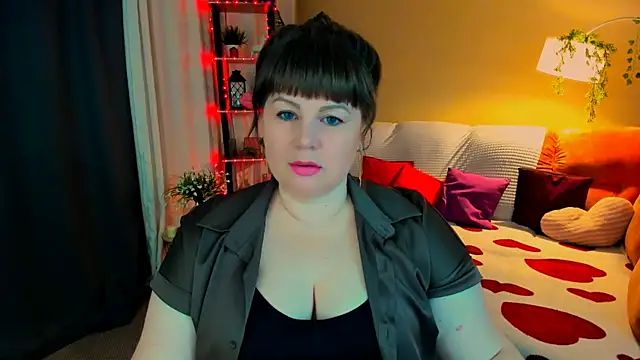 CrystaalStaar online show from April 16, 2026, 7:14 pm