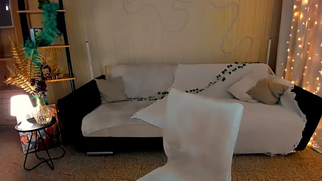 CrystaalStaar online show from January 14, 2026, 6:44 pm