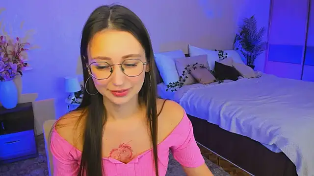 Snapshot of YourLovellyStory chatting on October 2, 2025, 11:24 am YourLovellyStory online show from October 2, 2025, 11:24 am